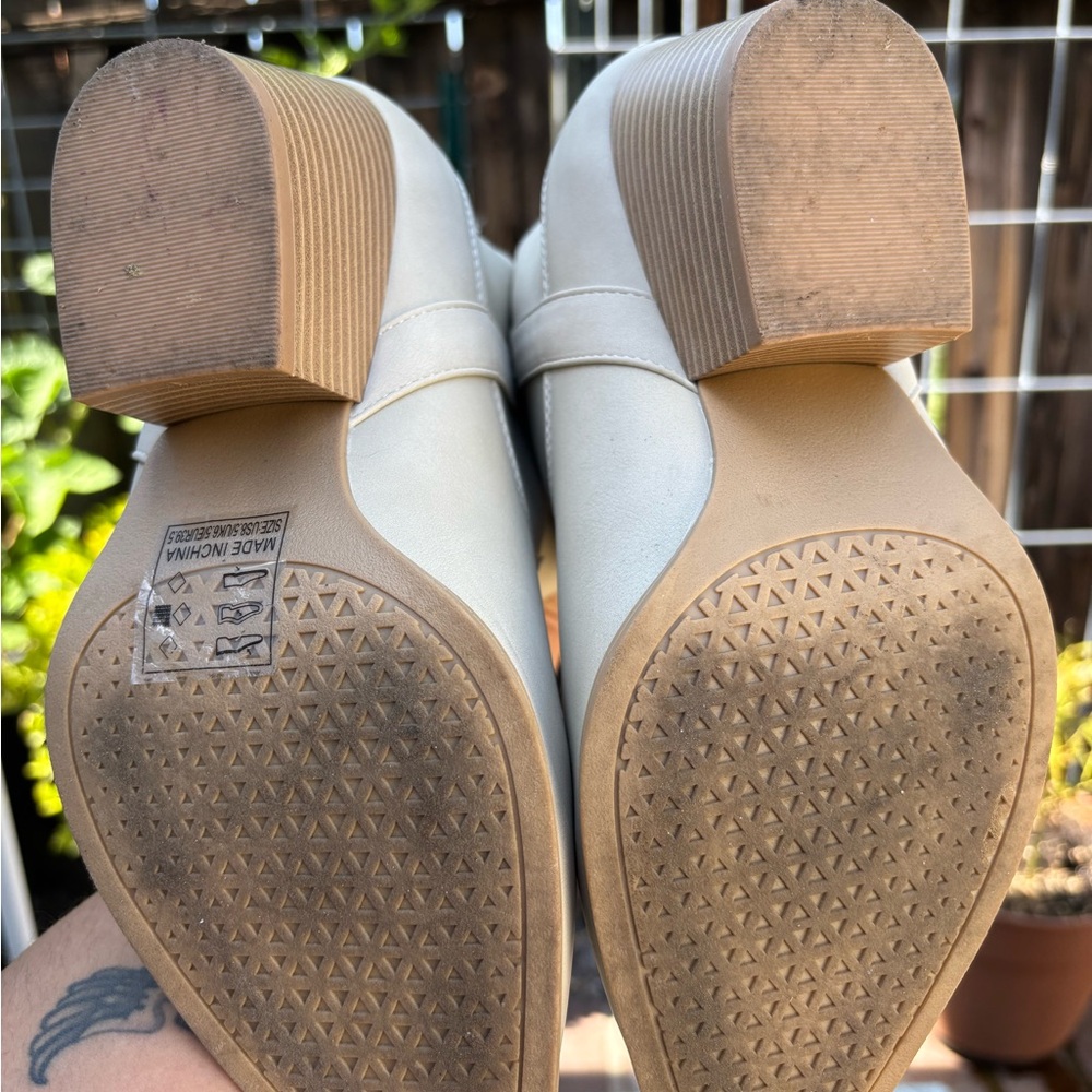 Elegant Cream Western Ankle Boots - Picture 8 of 8